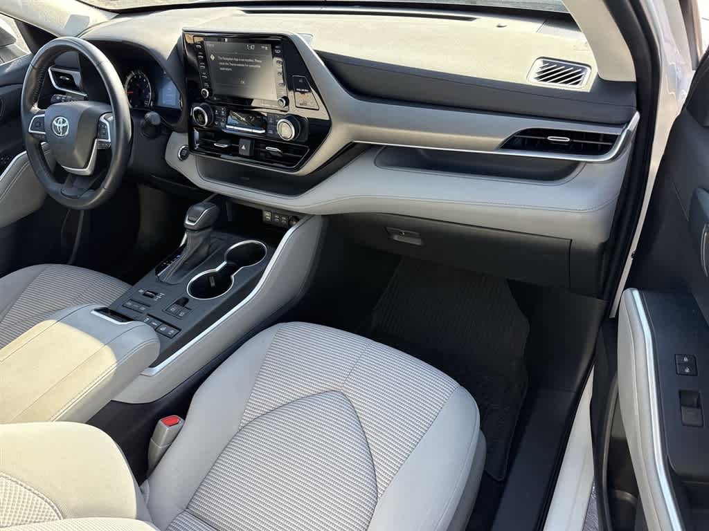 2022 Toyota Highlander LE