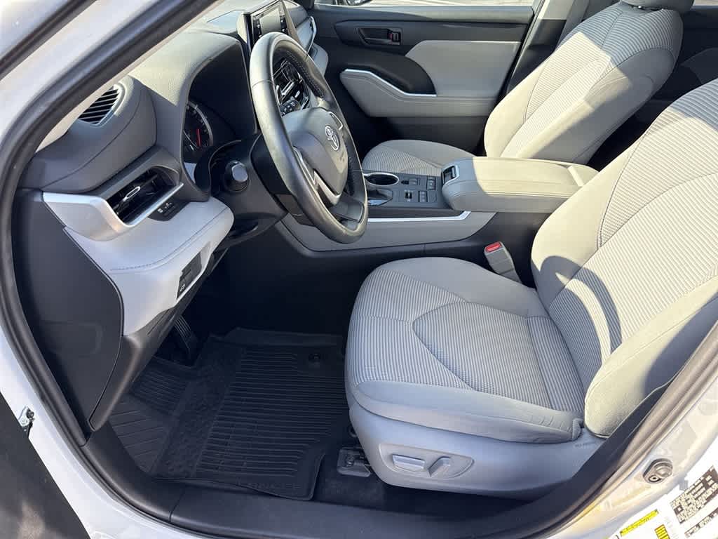 2022 Toyota Highlander LE