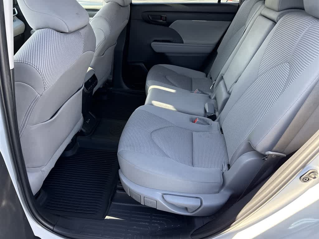 2022 Toyota Highlander LE