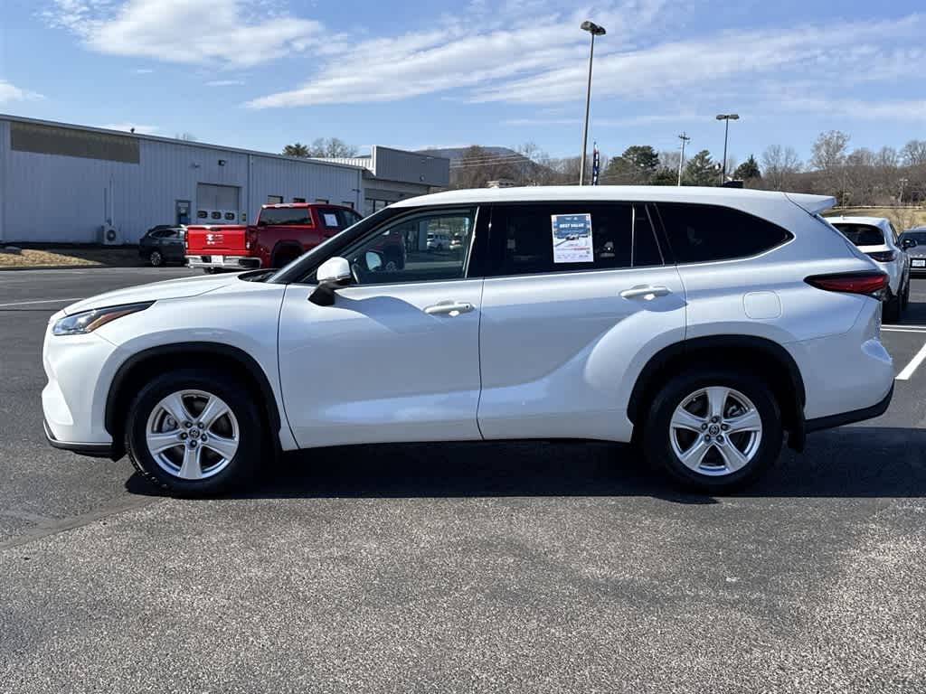 2022 Toyota Highlander LE