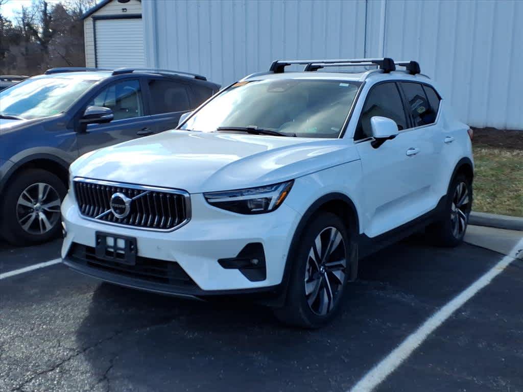 2024 Volvo XC40 Ultimate Bright Theme