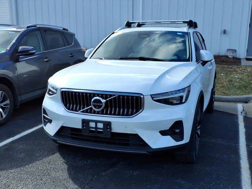 2024 Volvo XC40 Ultimate Bright Theme
