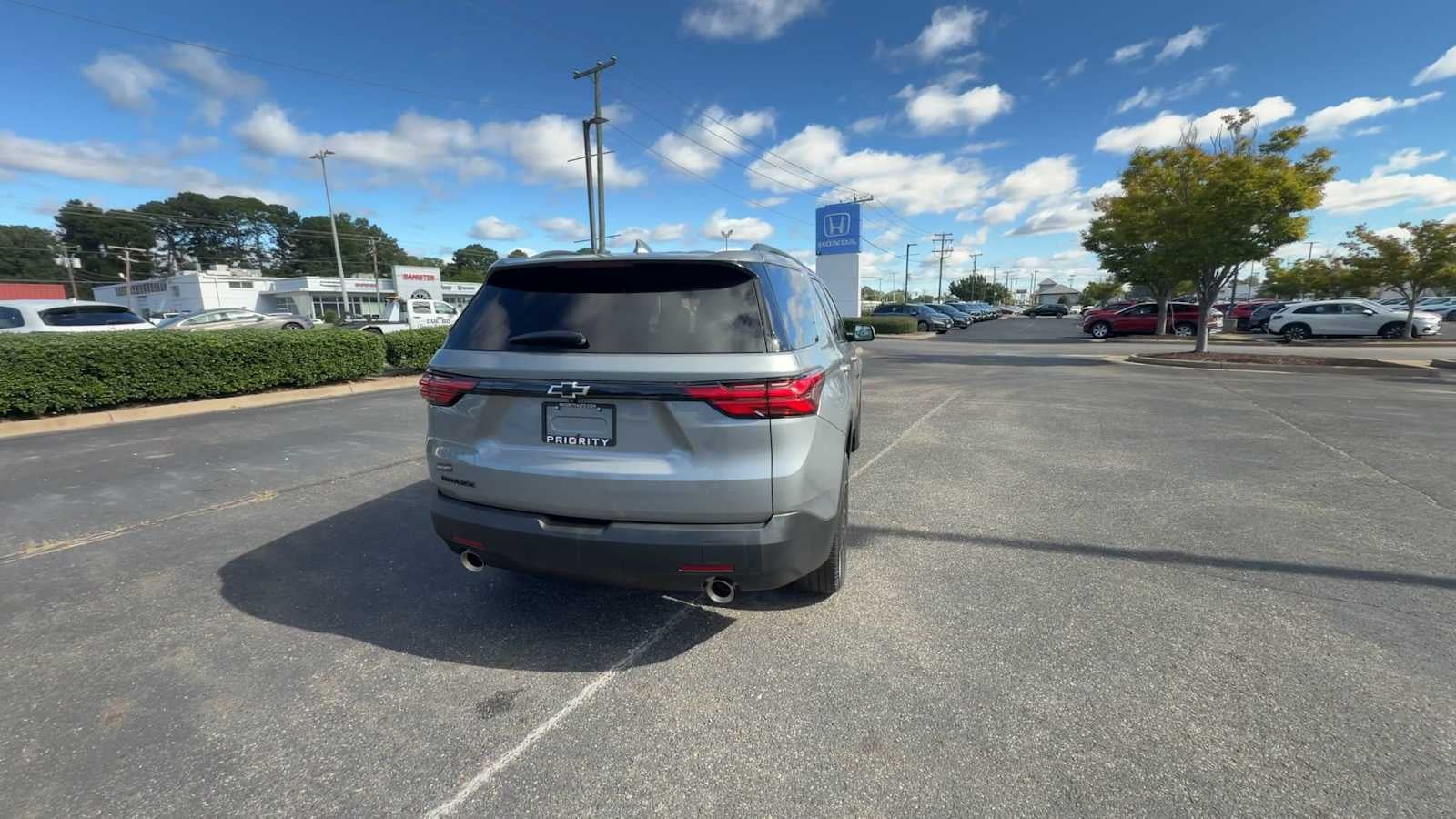 2023 Chevrolet Traverse LS