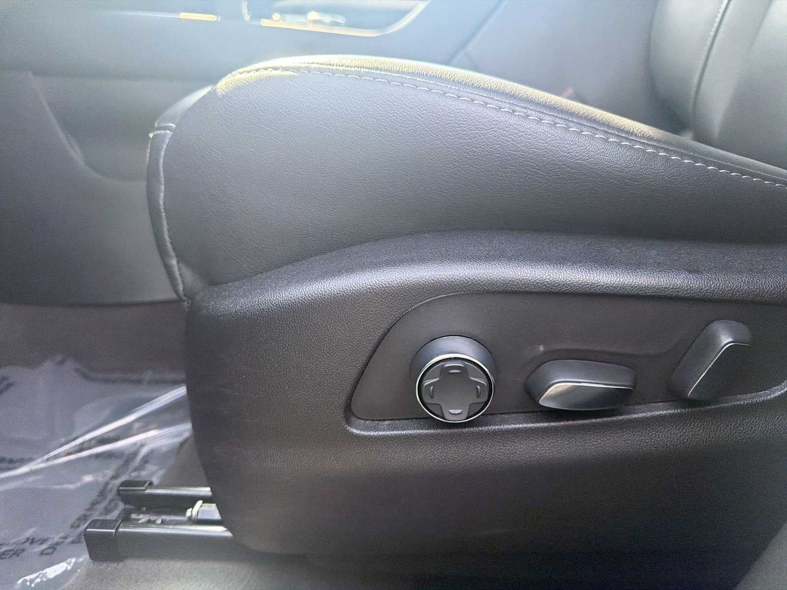 2025 Cadillac XT4 FWD Premium Luxury