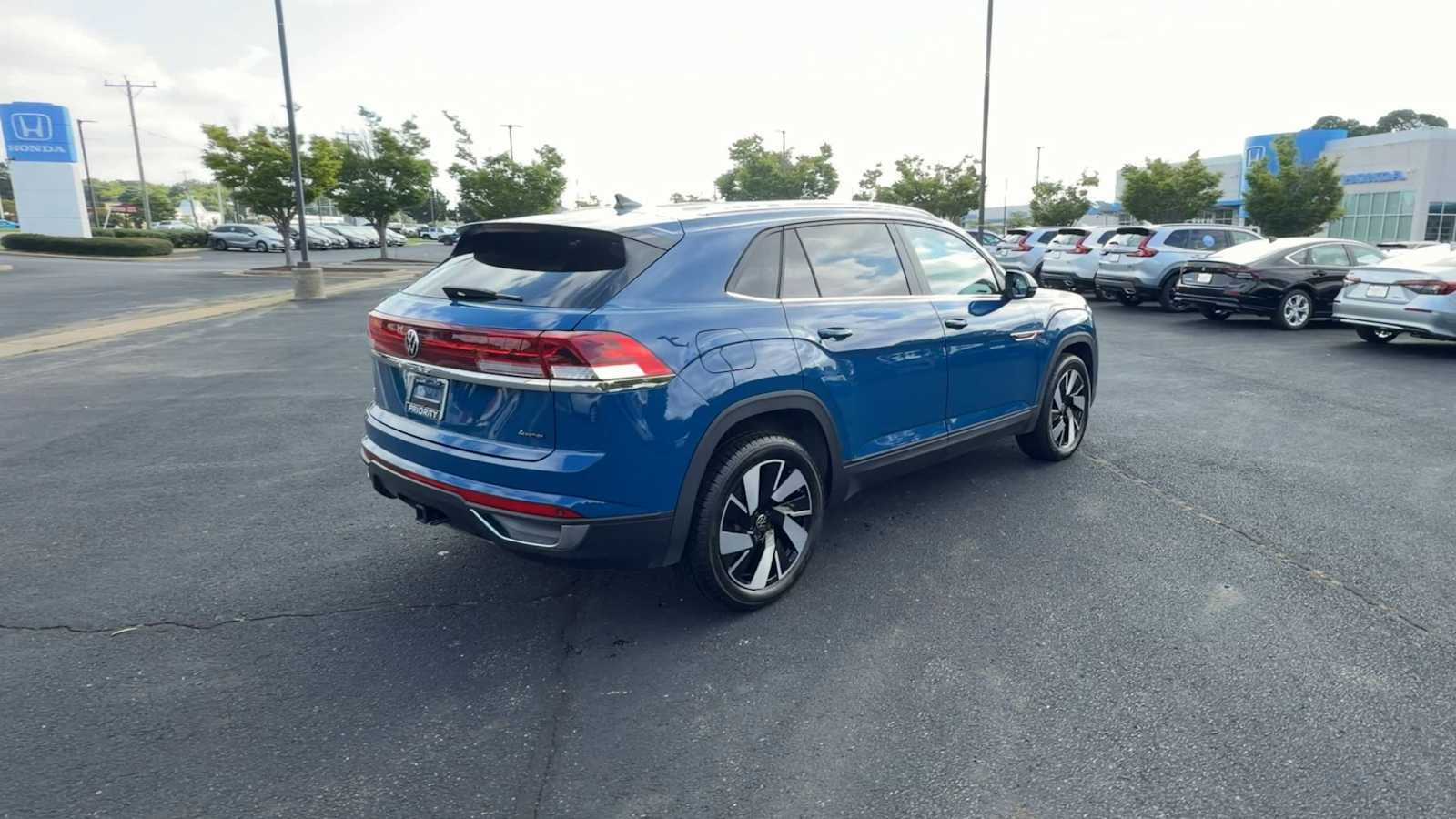 2026 Volkswagen Atlas Cross Sport 2.0T SE w/Technology