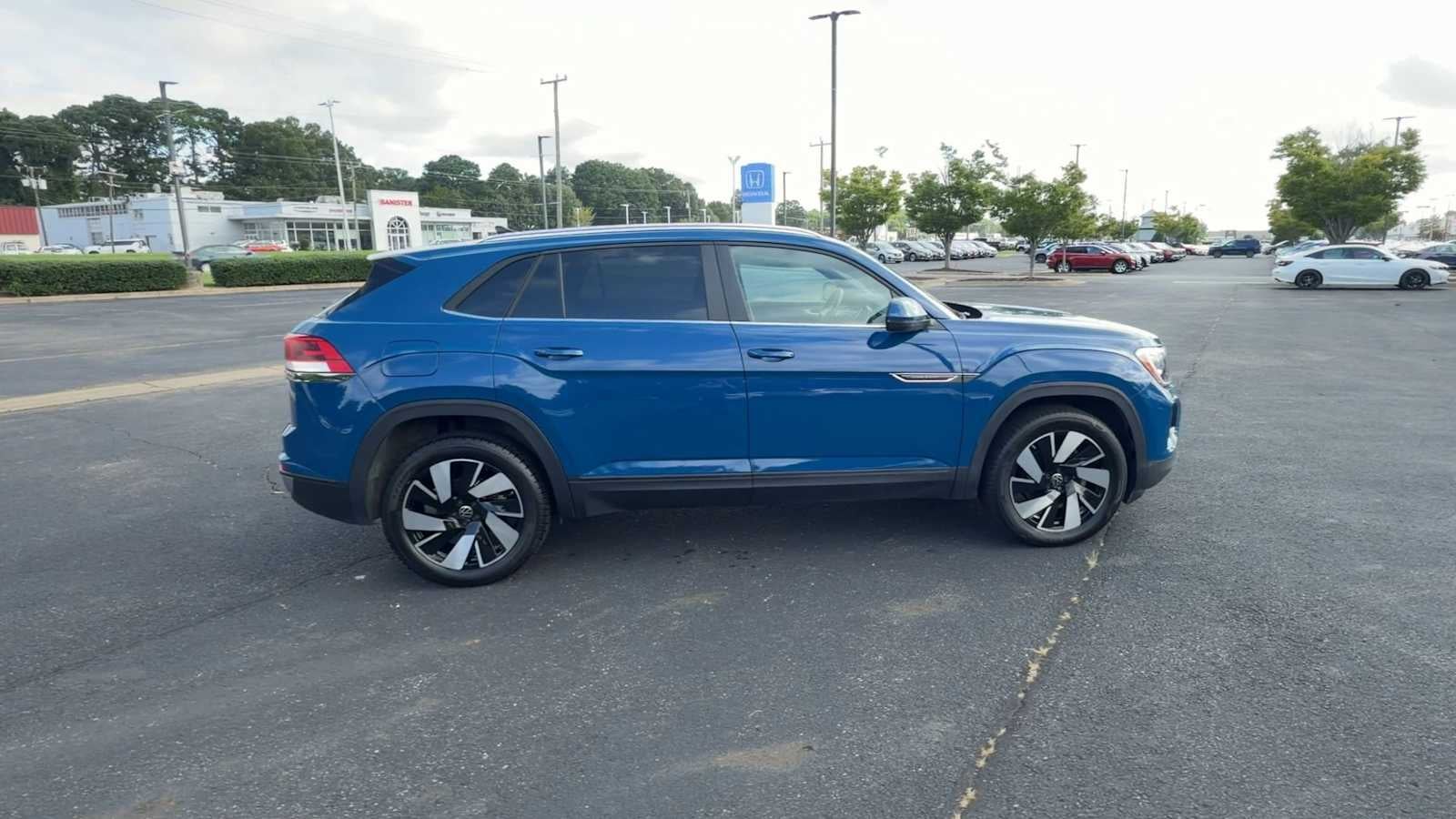 2026 Volkswagen Atlas Cross Sport 2.0T SE w/Technology