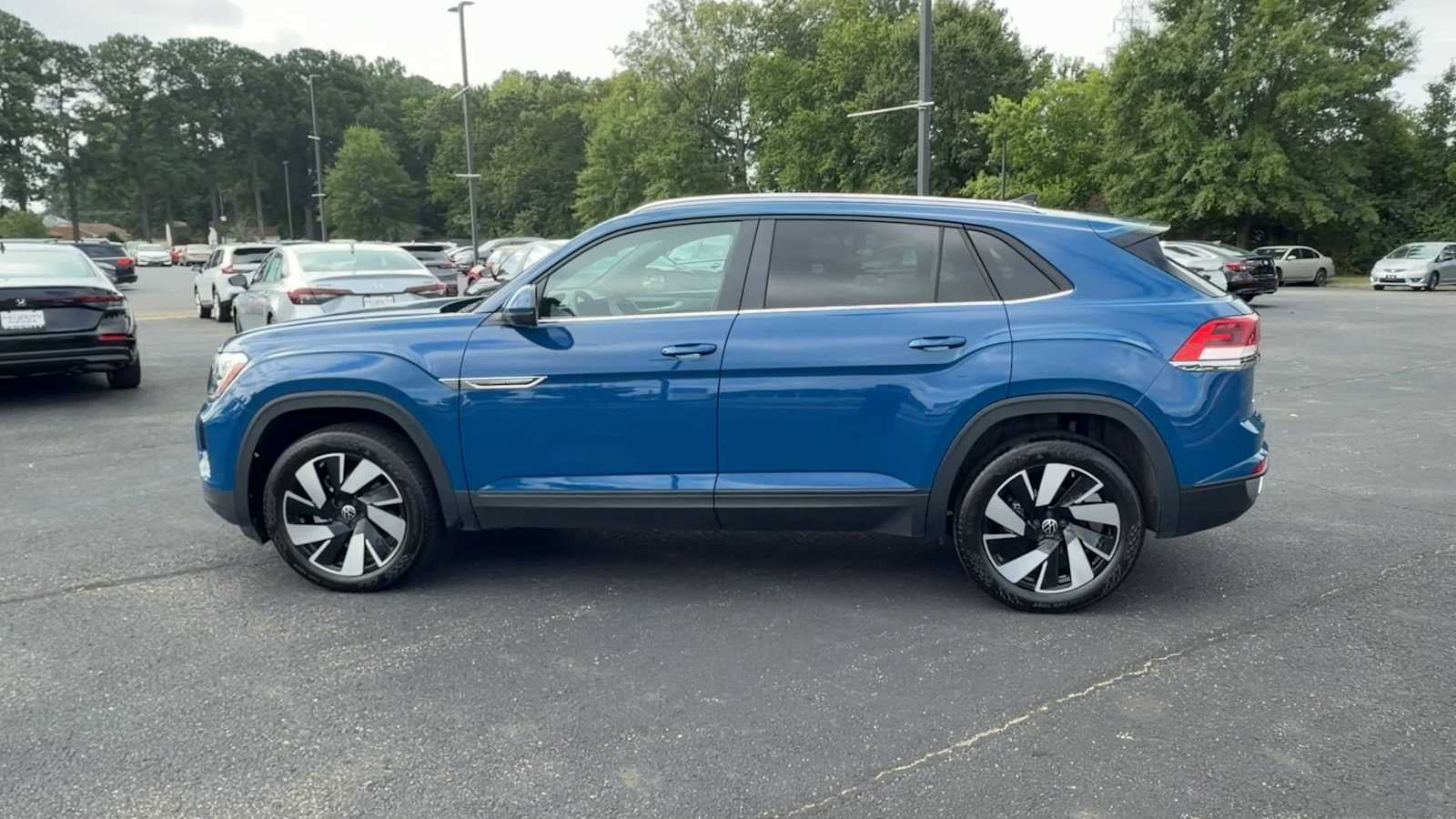 2026 Volkswagen Atlas Cross Sport 2.0T SE w/Technology