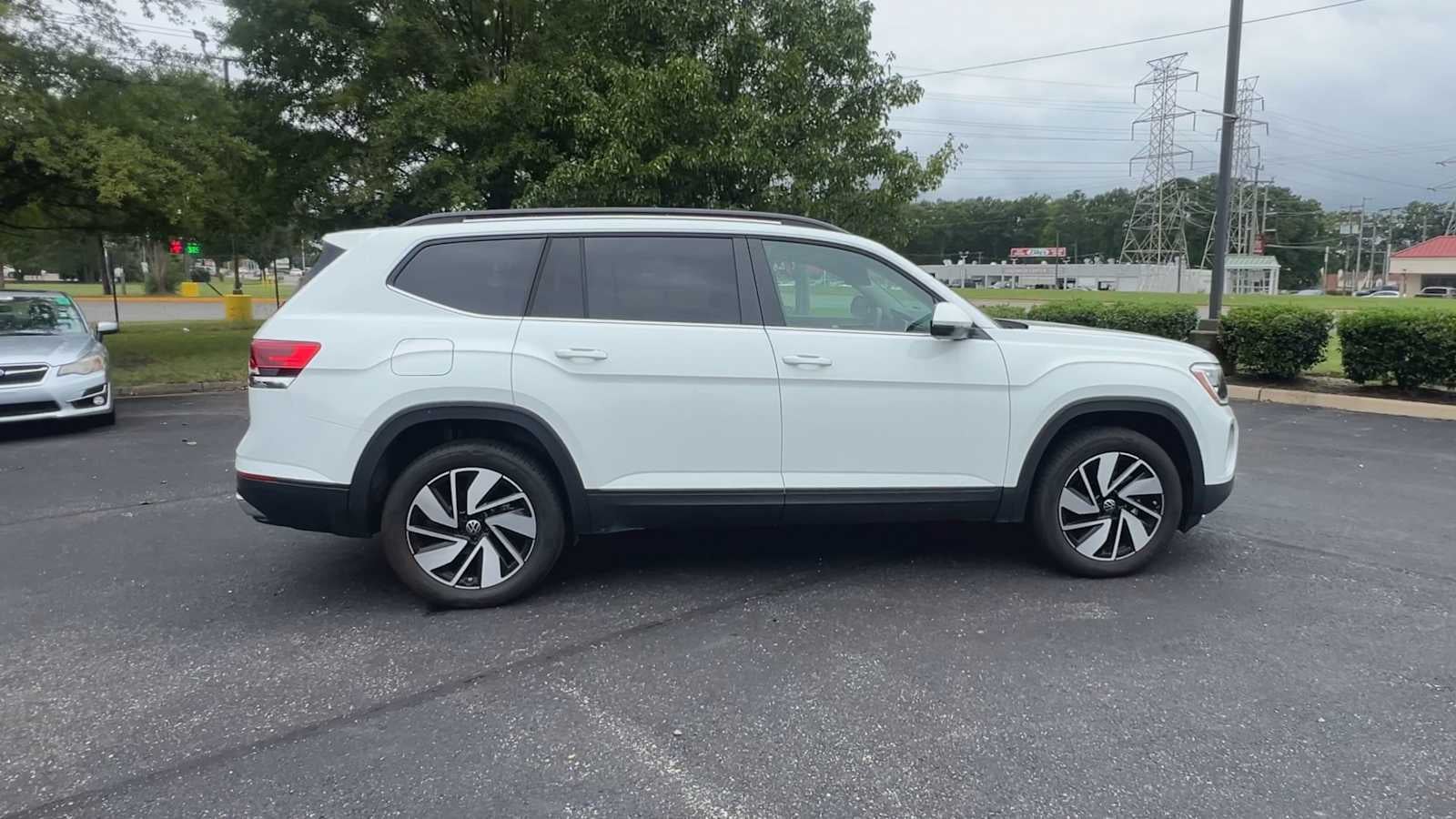 2025 Volkswagen Atlas 2.0T SE w/Technology