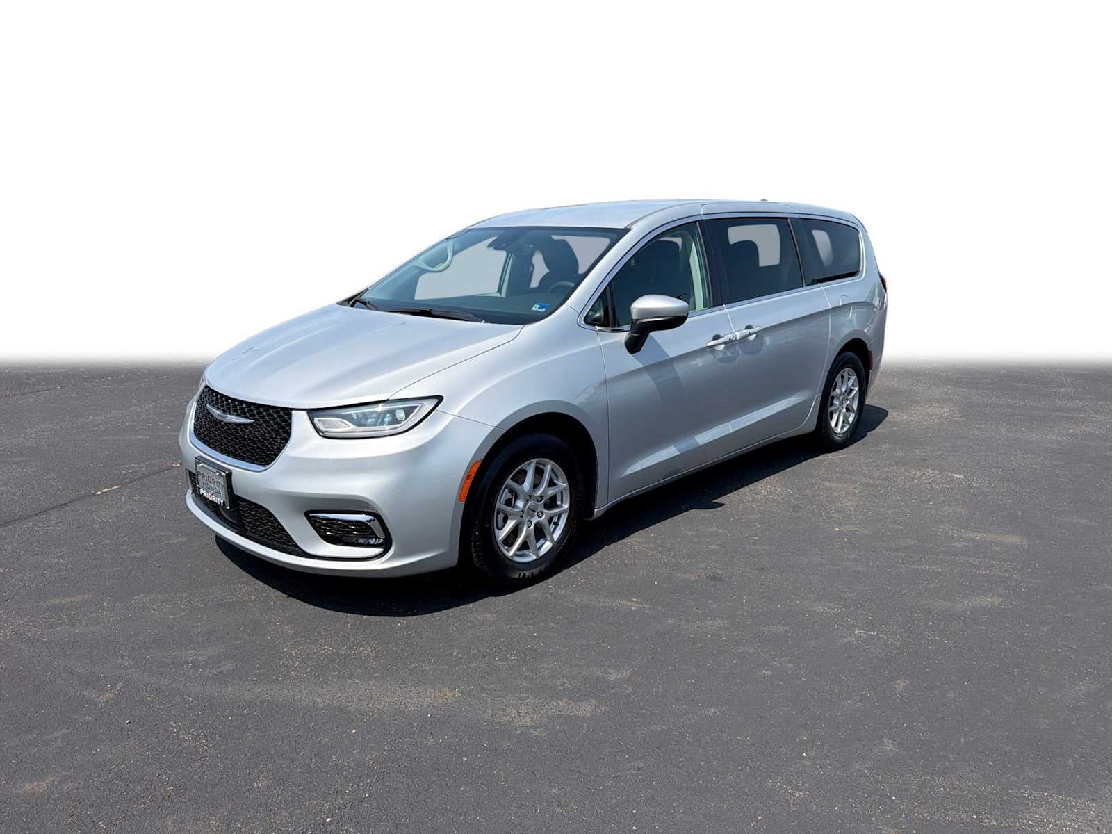 2023 Chrysler Pacifica Touring L's photo