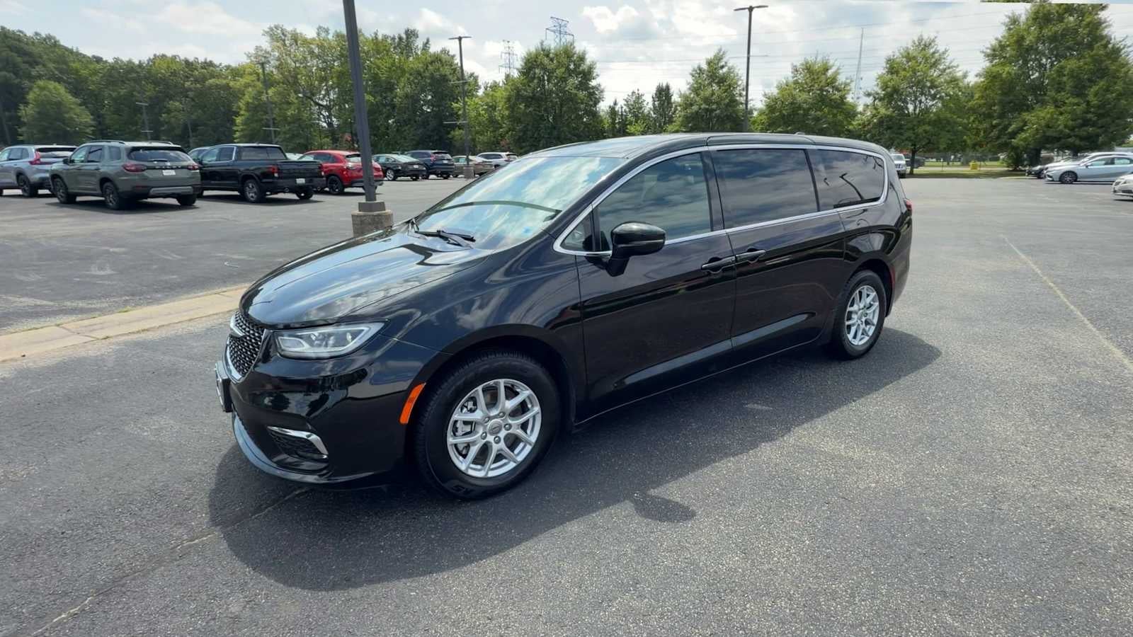 2025 Chrysler Pacifica Select