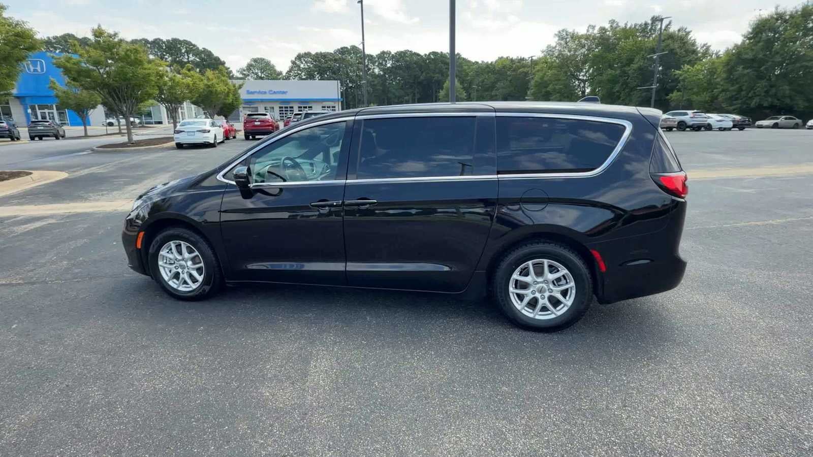 2025 Chrysler Pacifica Select