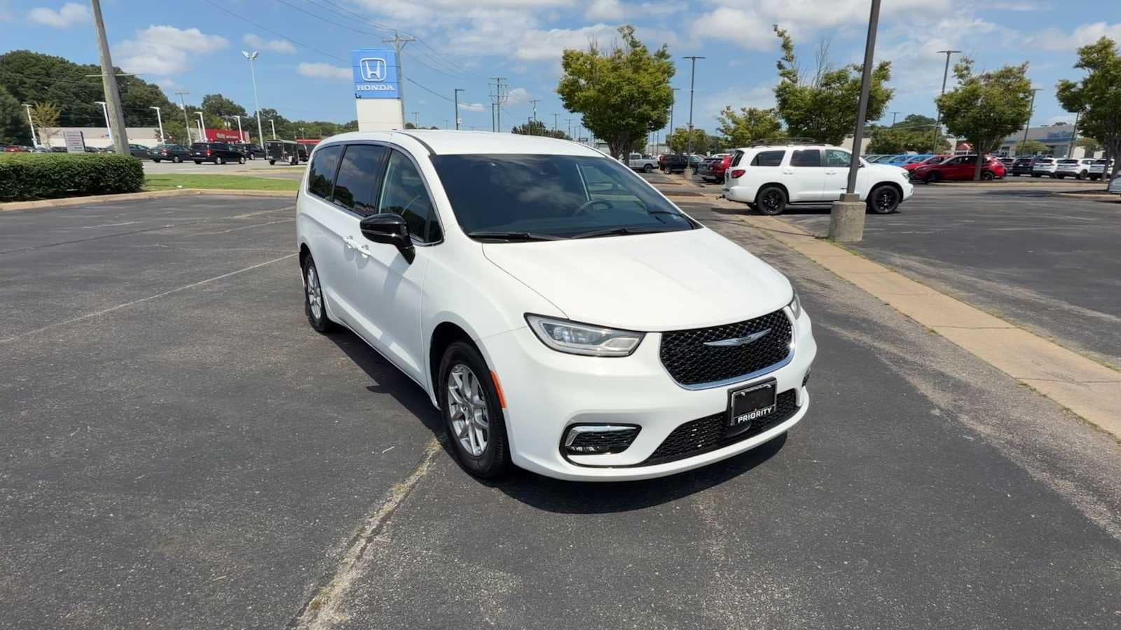 2025 Chrysler Pacifica Select