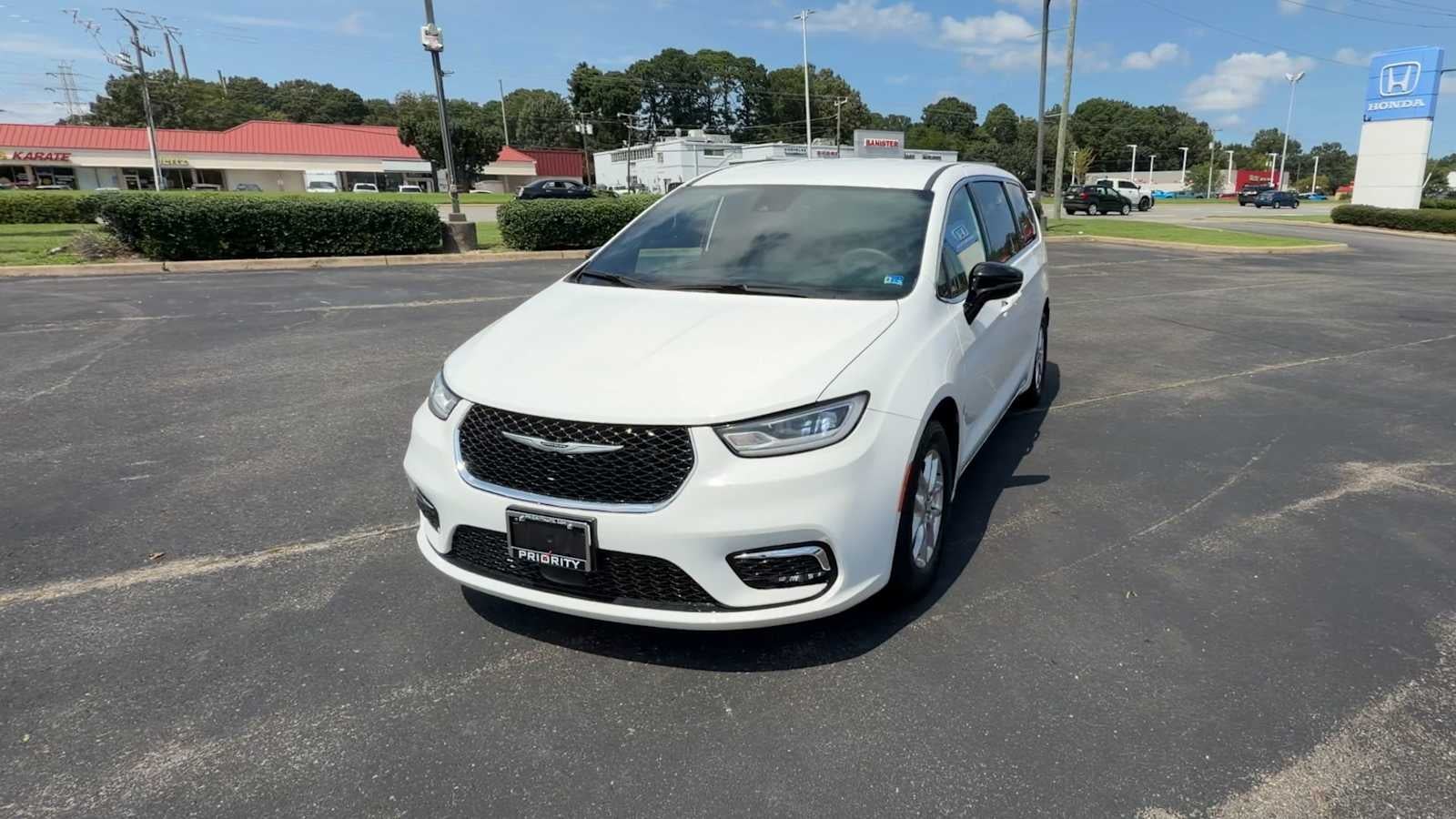 2025 Chrysler Pacifica Select