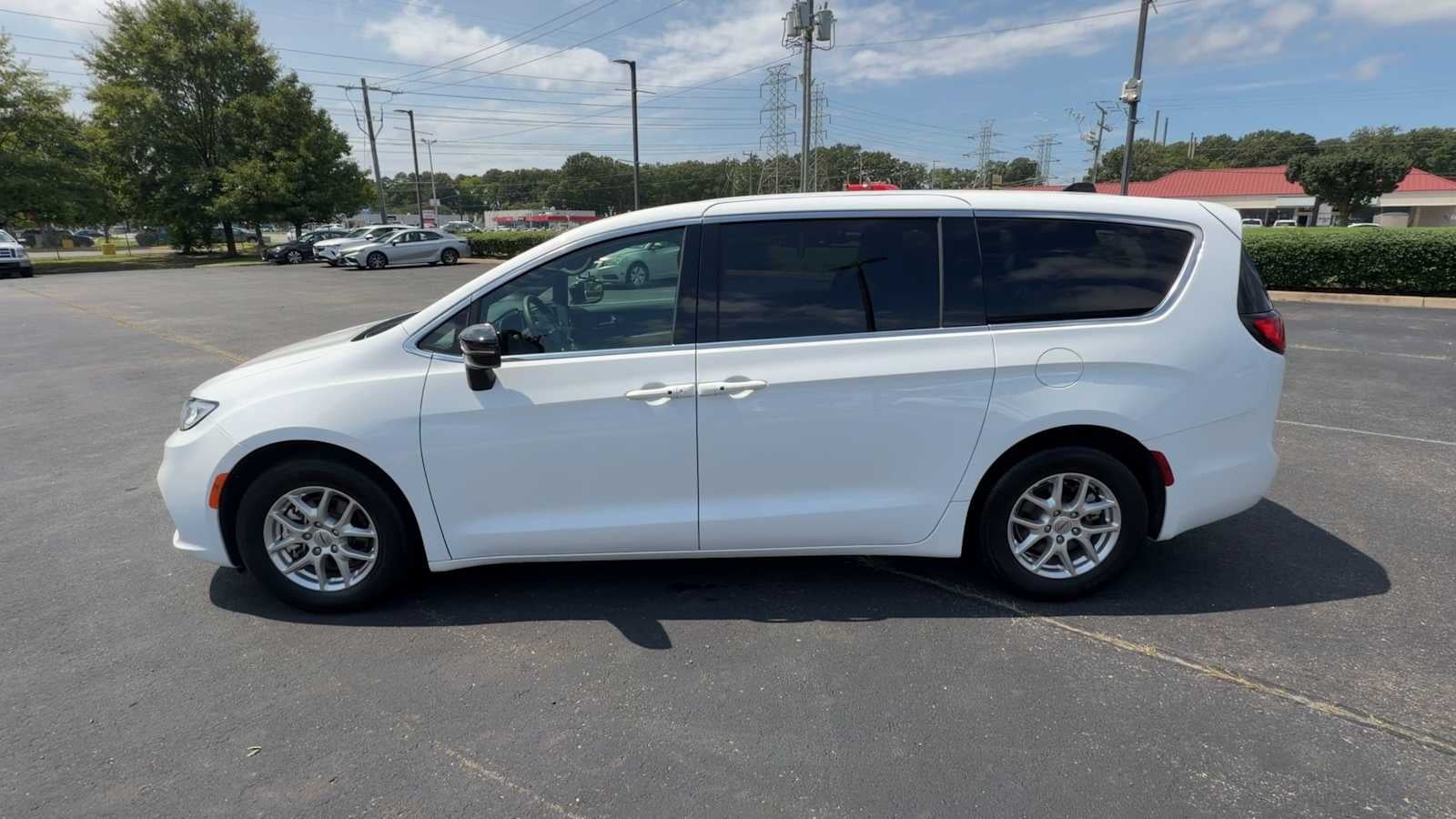 2025 Chrysler Pacifica Select