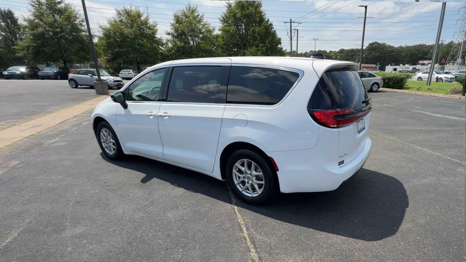 2025 Chrysler Pacifica Select