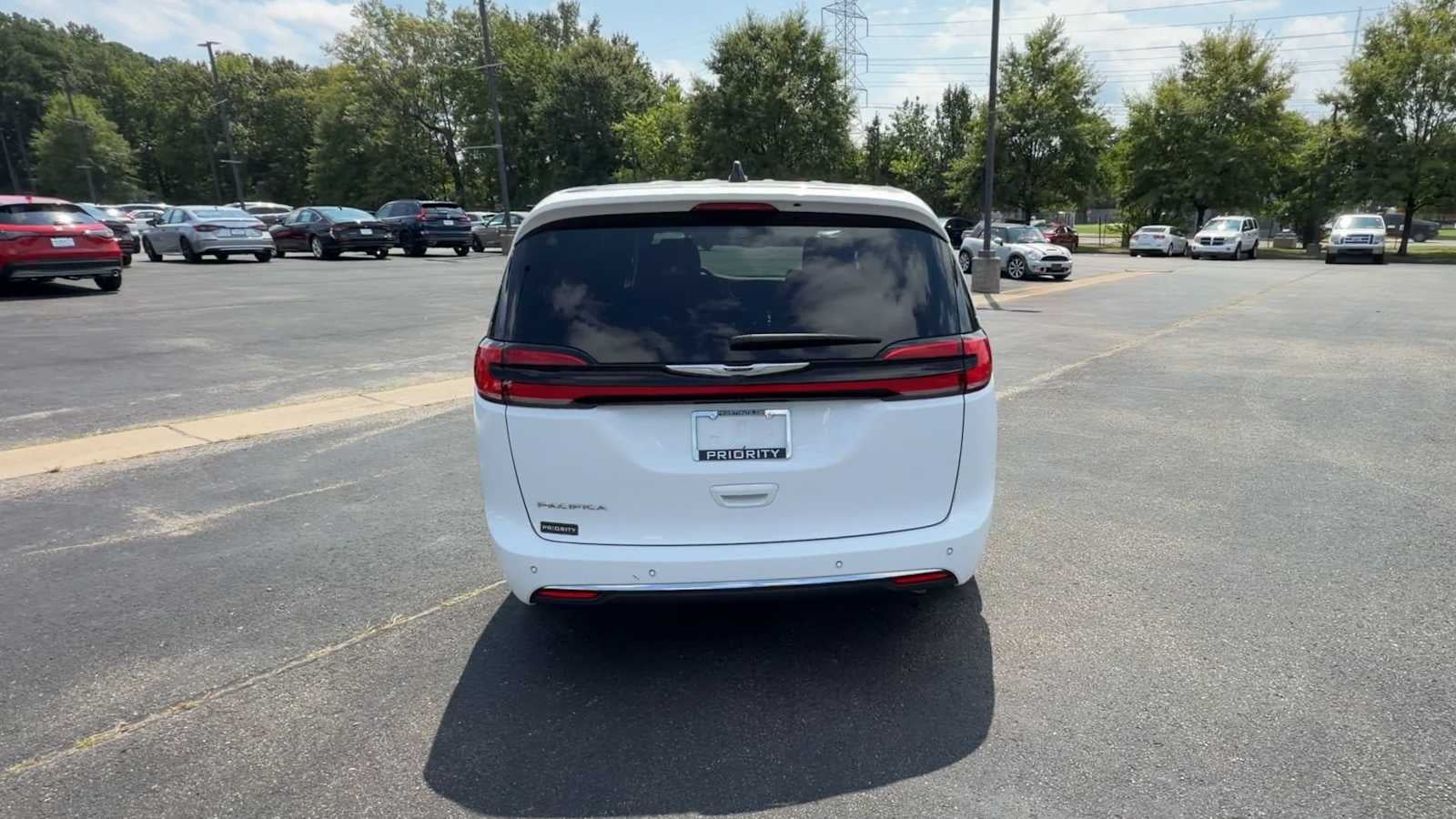 2025 Chrysler Pacifica Select