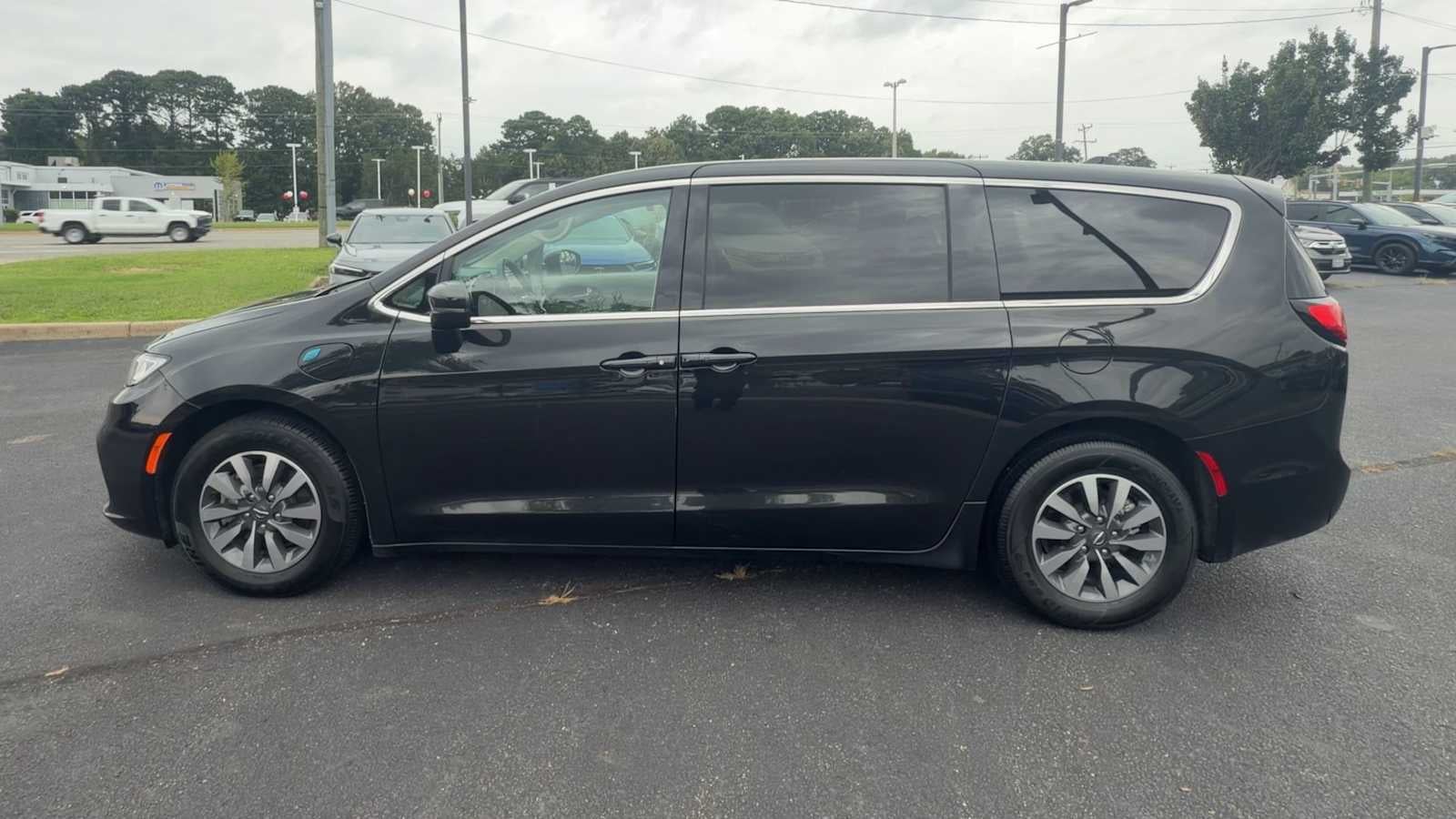 2023 Chrysler Pacifica Hybrid Touring L
