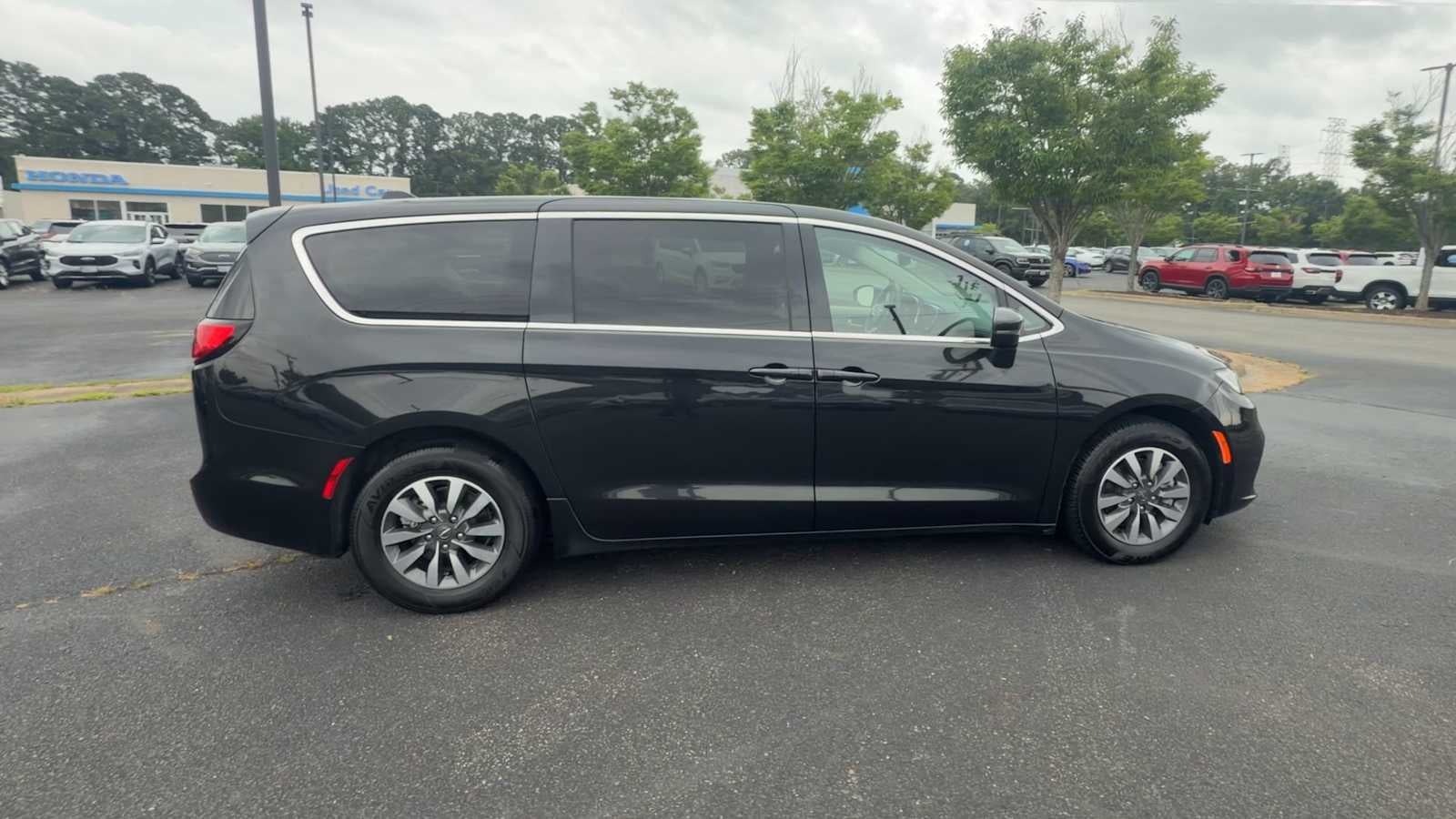 2023 Chrysler Pacifica Hybrid Touring L