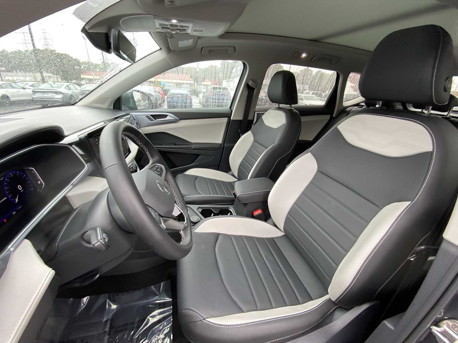 2025 Volkswagen Taos SEL