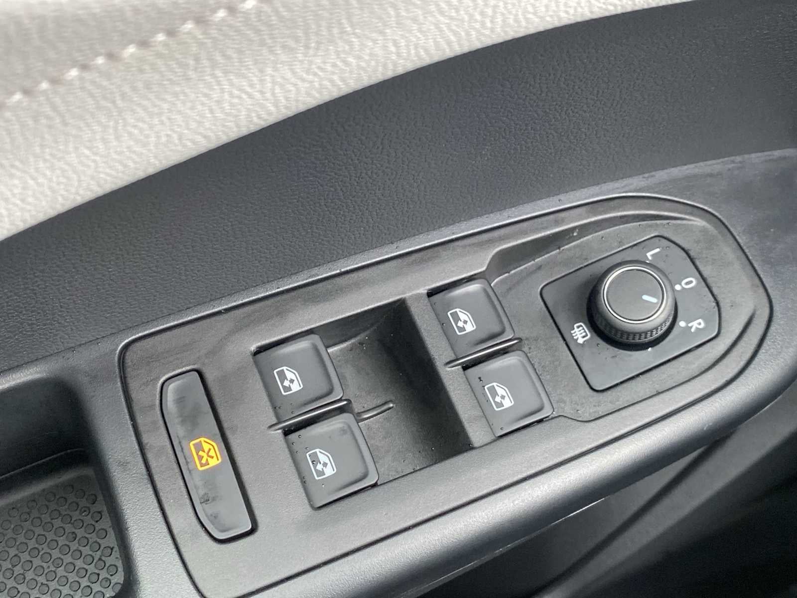 2025 Volkswagen Taos SEL