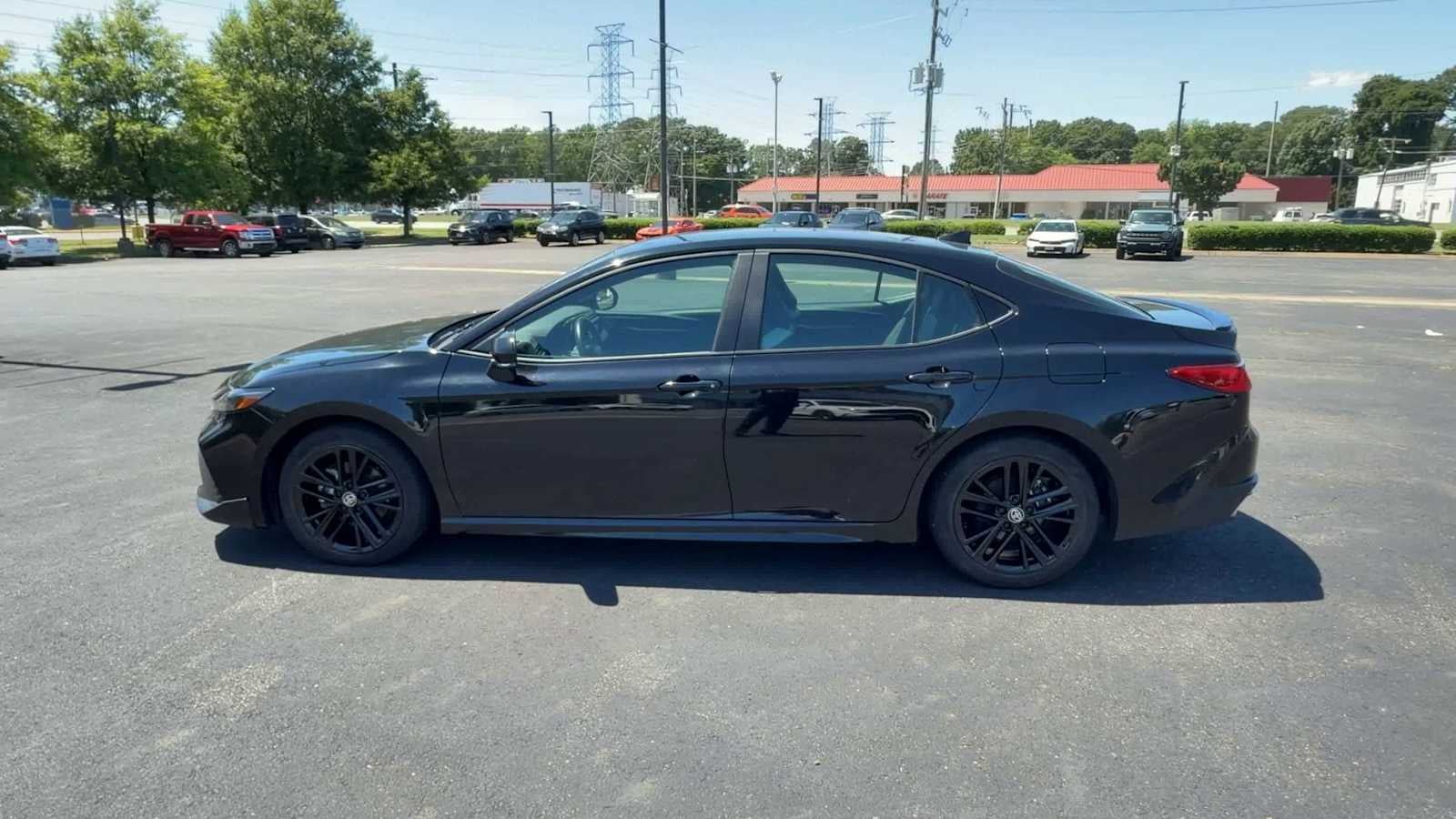 2025 Toyota Camry SE