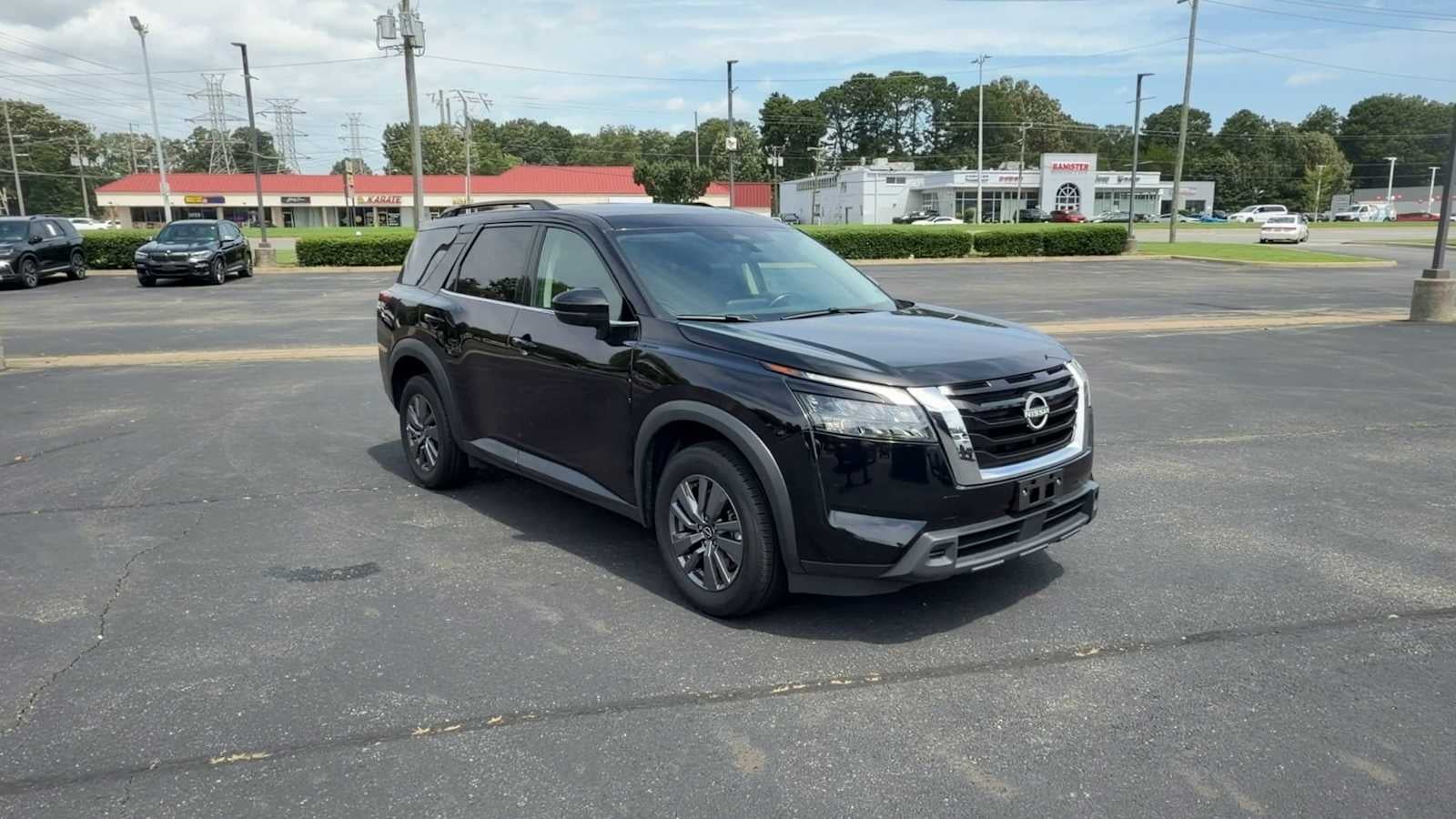 2025 Nissan Pathfinder SV