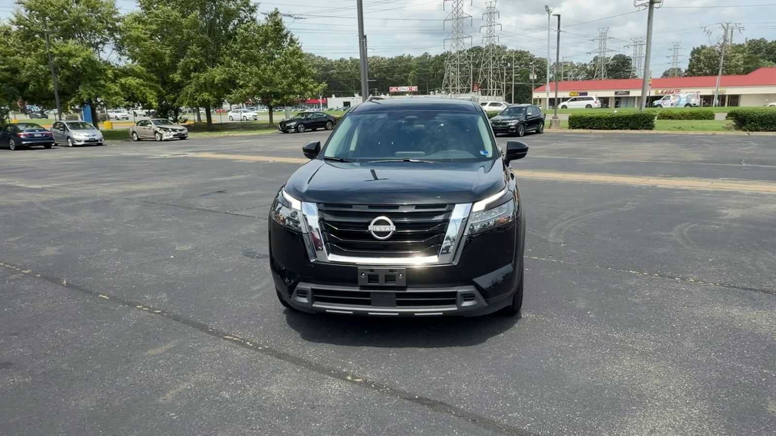 2025 Nissan Pathfinder SV
