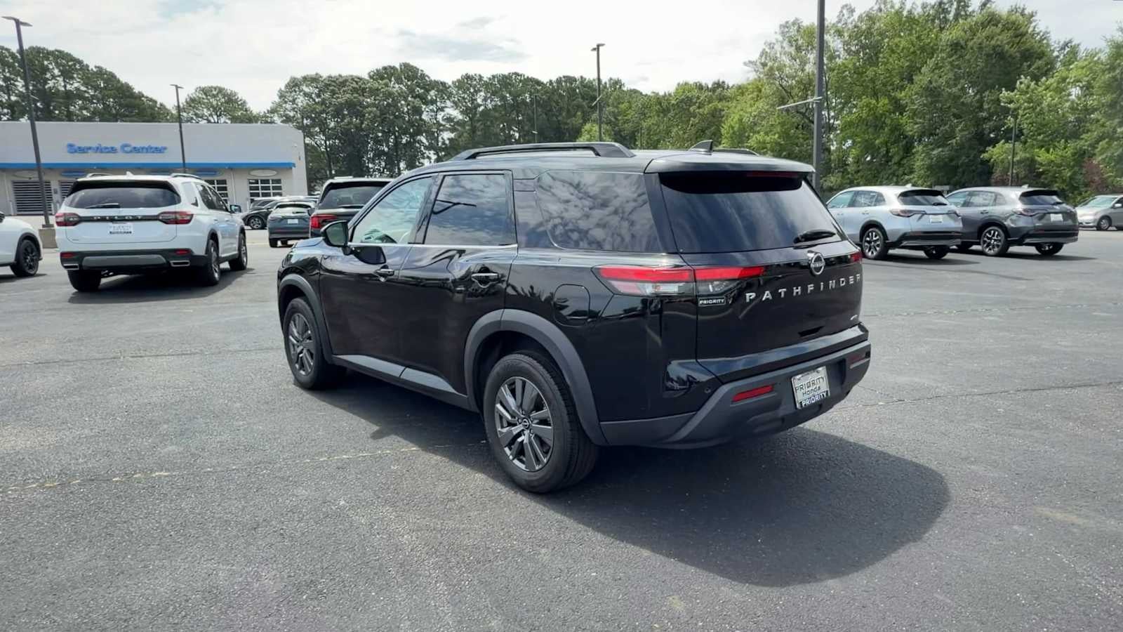 2025 Nissan Pathfinder SV