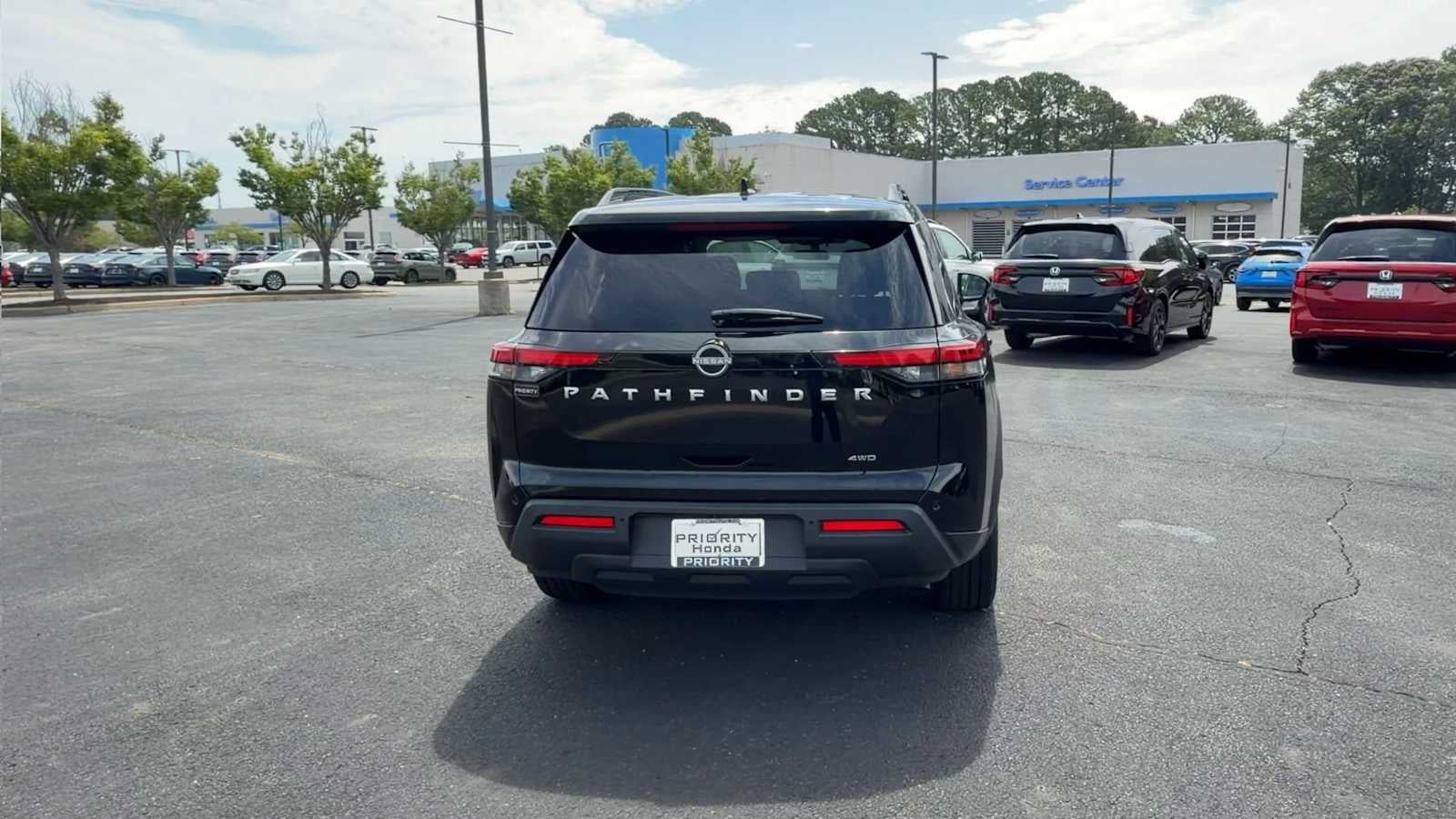 2025 Nissan Pathfinder SV
