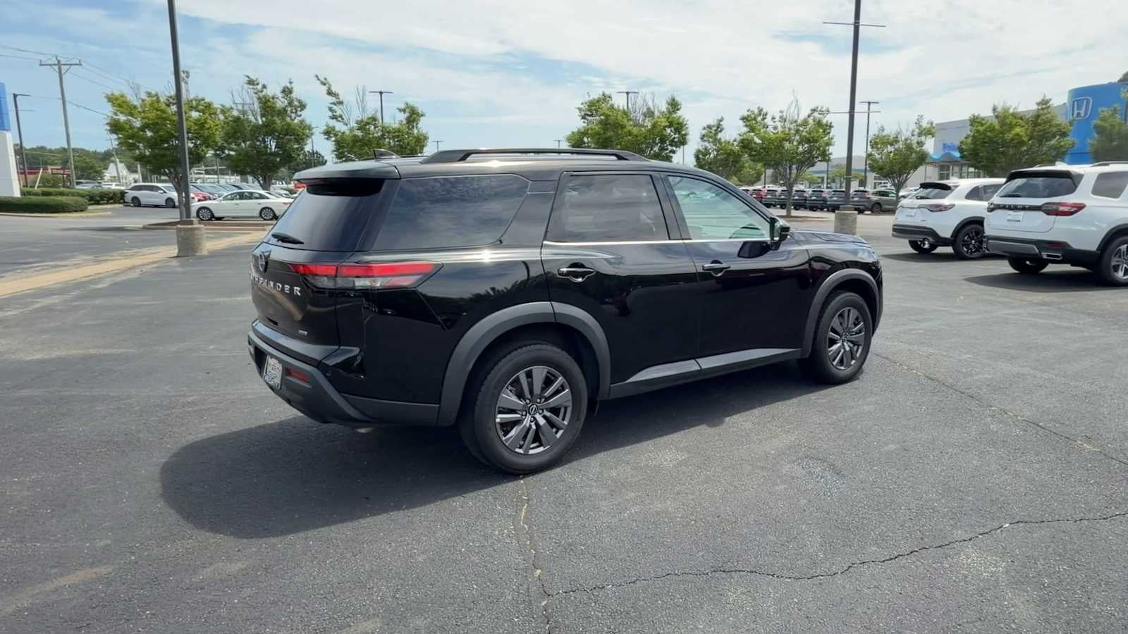 2025 Nissan Pathfinder SV