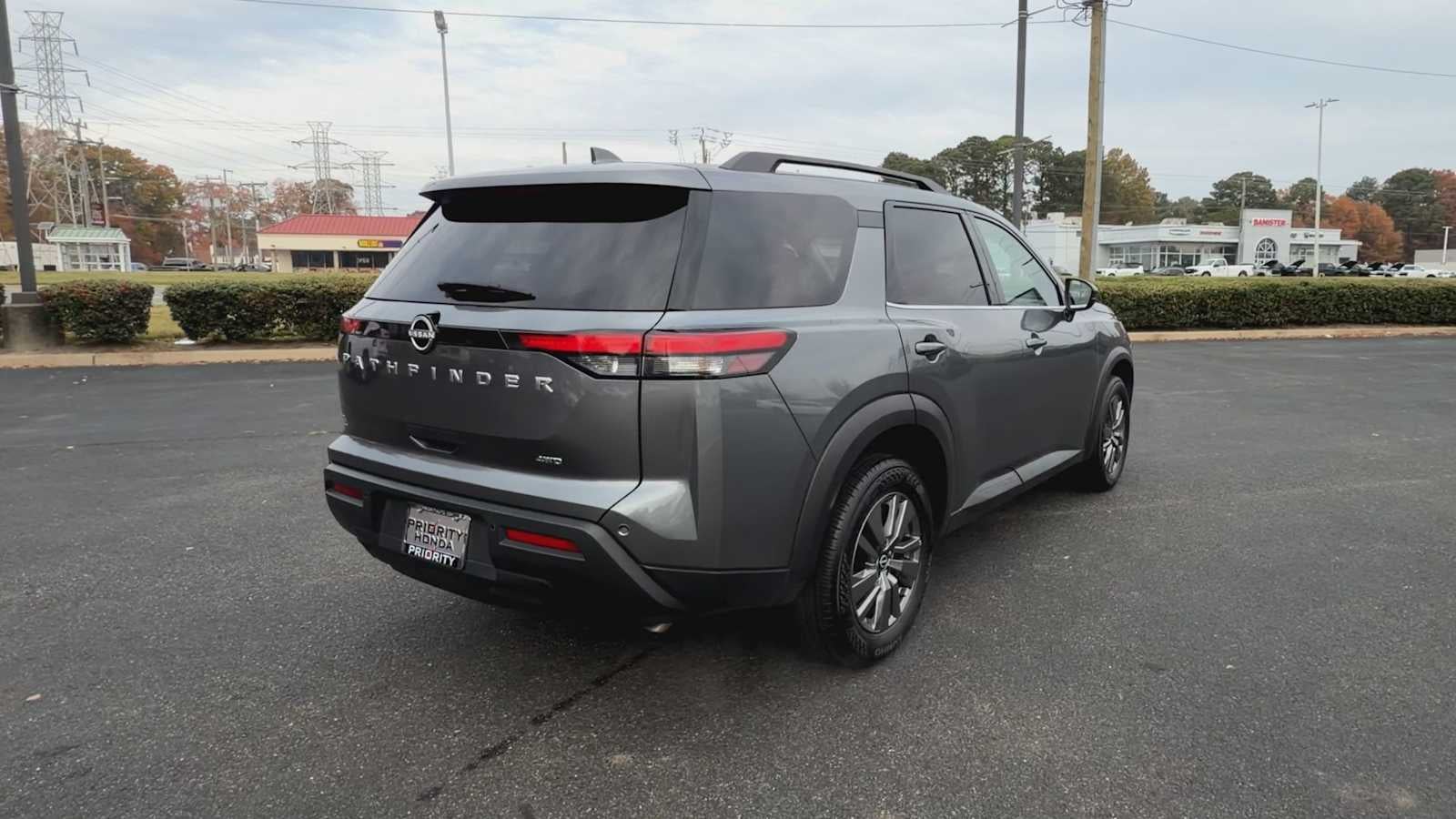 2025 Nissan Pathfinder SV