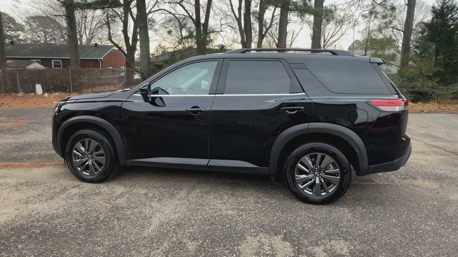 2024 Nissan Pathfinder SV