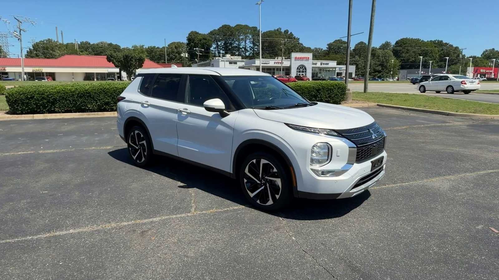 2024 Mitsubishi Outlander SE