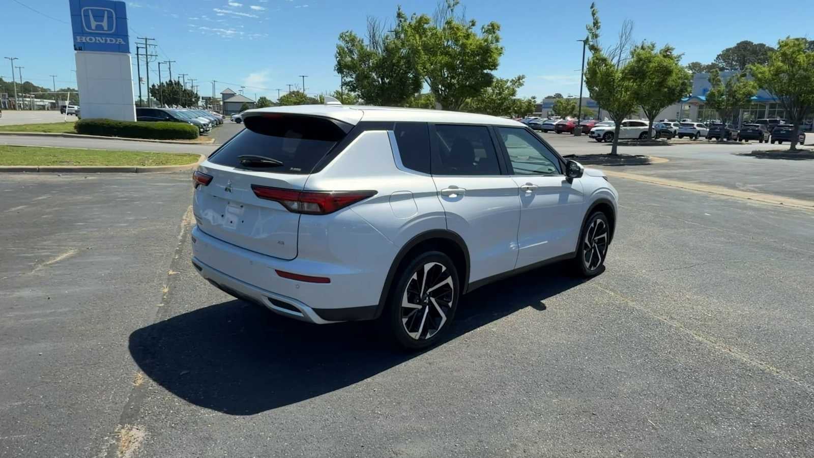 2024 Mitsubishi Outlander SE