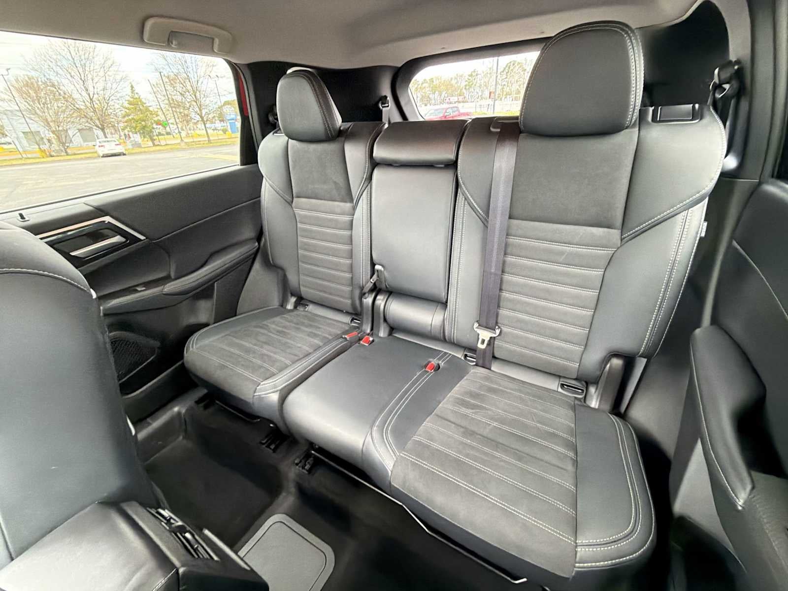 2024 Mitsubishi Outlander Plug-In Hybrid SE