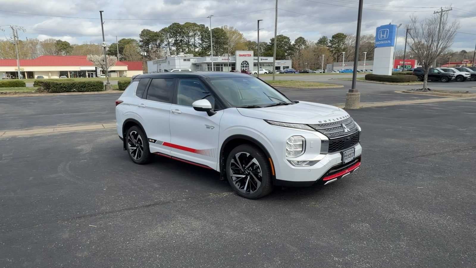 2024 Mitsubishi Outlander Plug-In Hybrid SE