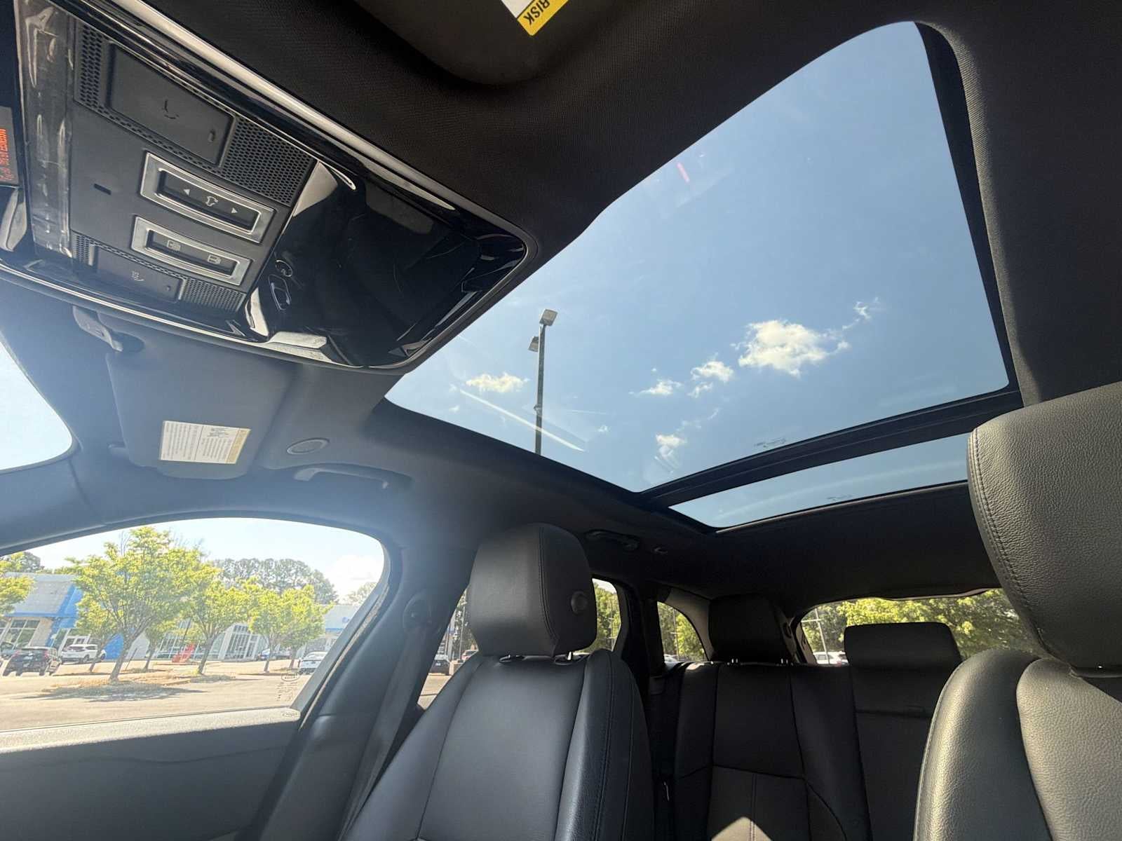 2025 Land Rover Range Rover Velar Dynamic SE